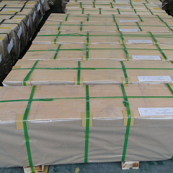 В какой среде листы нержавеющей стали подвержены коррозии?